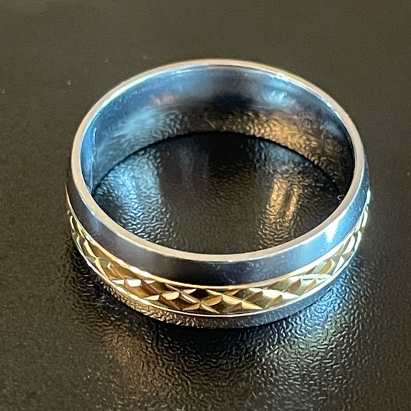 Jewelry - 8mm gold center silver men ring